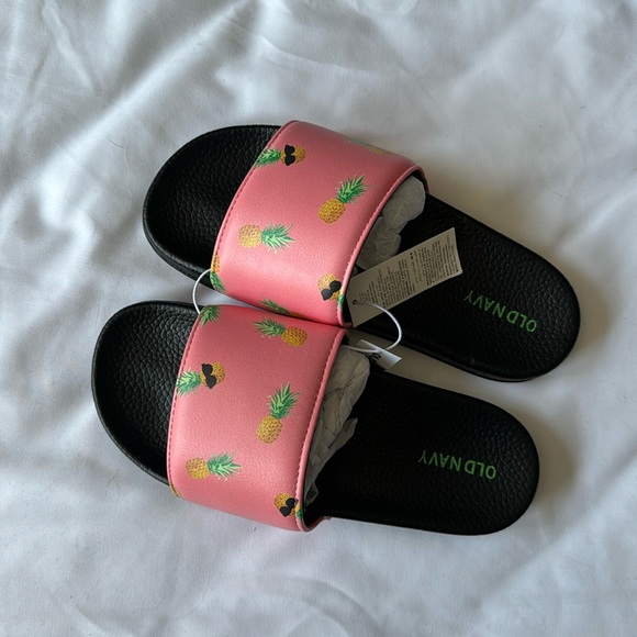 Old Navy Little Kids Pool Slides with Pineapple Motif - Picture 2 of 3